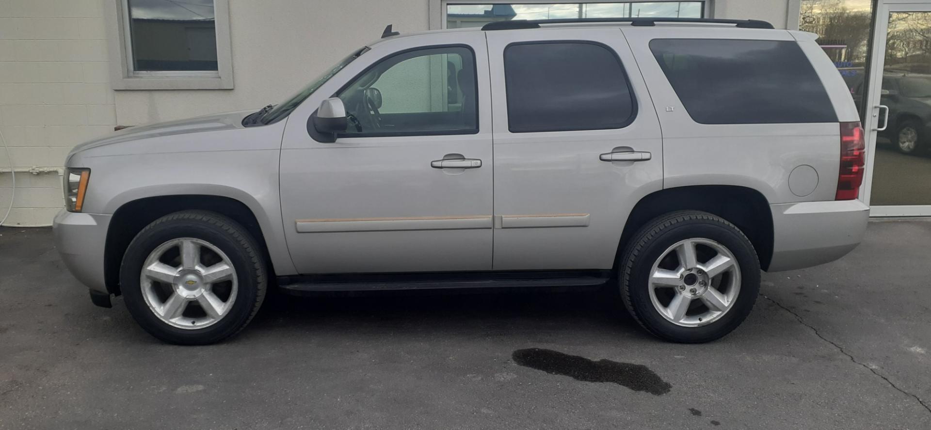 2007 Chevrolet Tahoe LS 4WD (1GNFK130X7J) with an 5.3L V8 OHV 16V FFV engine, 4-Speed Automatic Overdrive transmission, located at 2015 Cambell Street, Rapid City, SD, 57701, (605) 342-8326, 44.066433, -103.191772 - Photo#0